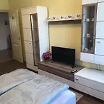 Emese Vendeghaz 4* Mezopeterd