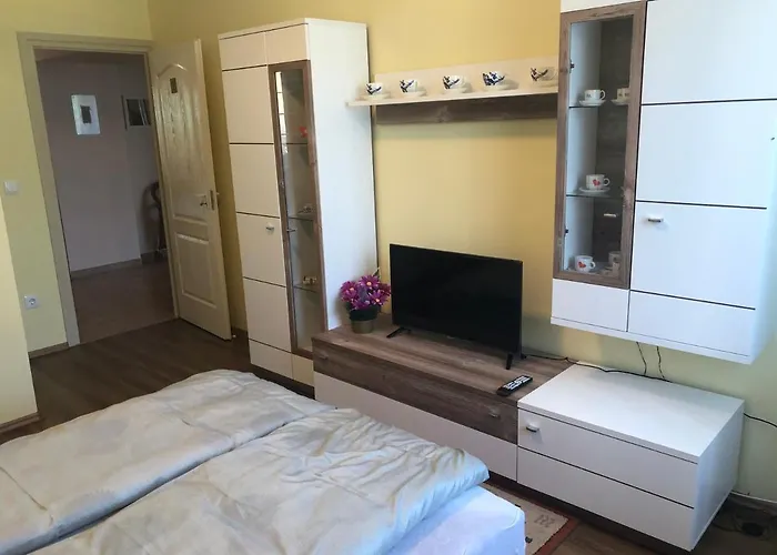 Emese Vendeghaz 4* Mezőpeterd